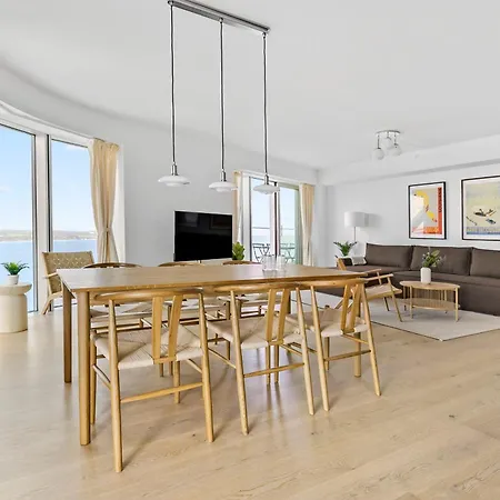 Penthouse On 35th Floor *